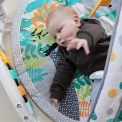 Aktivitetstaeppe Med Kick-And-Play Funktion