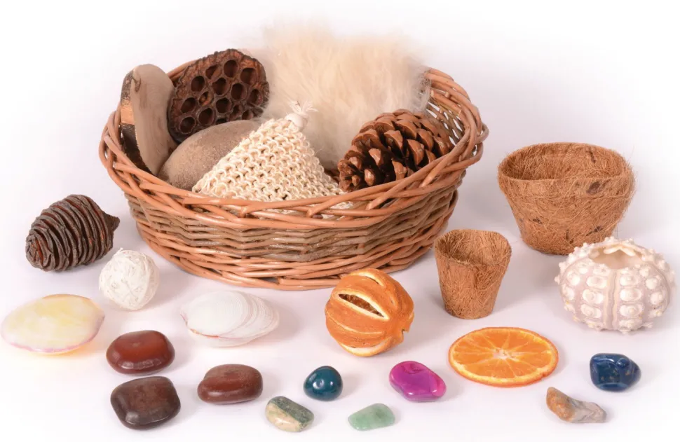 Kurv Fyldt Med Naturmaterialer