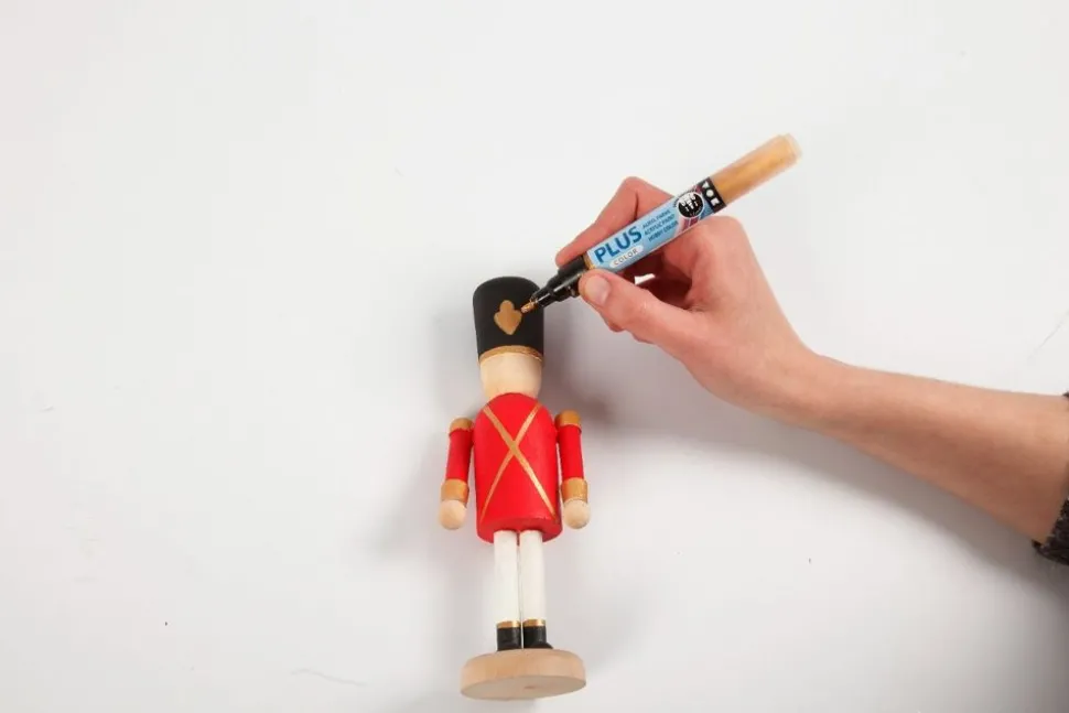 Noddeknaekker I Trae - H: 18 Cm